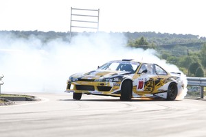 Šonaslydžio lenktynininkai prie Palangos kėlė dūmų debesis