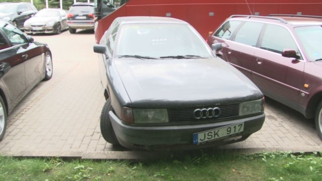 Jonas Valančiūnas į rinktinės treniruočių stovyklą atvyko senutėle „Audi 80”