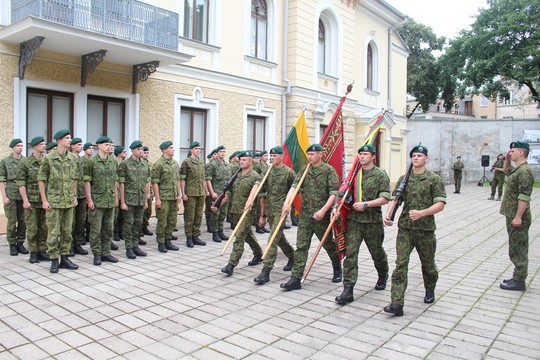 Lietuvos kariuomenės rezervo gretas papildė 43 leitenantai