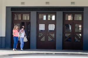 Paaiškino, kodėl abiturientai klupo per egzaminus