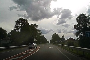 Manevro kelyje apstulbintas vairuotojas: „Pamatytų policija,  jam iškart šakės“