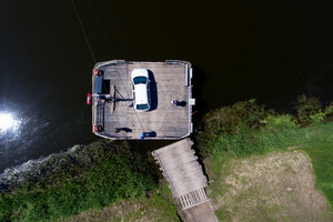 Unikali transporto priemonė jungia Neries krantus ir stebina turistus