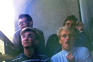 Nuotraukoje – nuotaikingai besišypsanti žinoma grupė: ar atpažinsite?