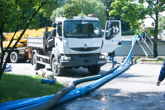 Išsiliejusios nuotekos – ne mazutas, bet vis tiek smūgiuoja gamtai į paširdžius   