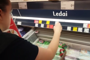 Ledų su akcija užsimanęs vaikinas parduotuvėje surengė protesto akciją