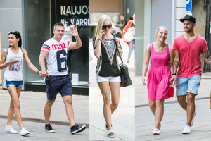Kauno gatvėse – trumpų suknelių, šortų ir nuogų bambų paradas