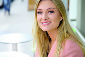 Laidų vedėjai Lavijai Šurnaitei su raudonais drabužiais – nejauku