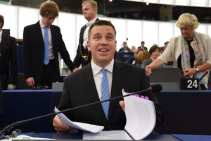 Estijos premjeras planuoja aptarti NATO zenitinių raketų dislokavimo klausimą su viceprezidentu Mike'u Pence'u