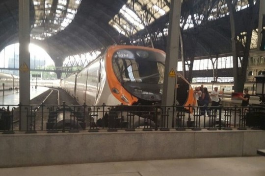 Trumpos žinios: per traukinio avariją Barselonoje nukentėjo 40 žmonių