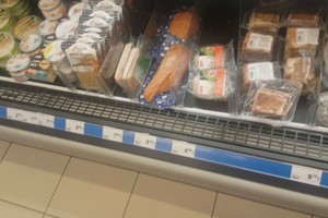 Užėjęs į kurorto parduotuvę vyras nustėro: tokia netvarka gresia problemomis