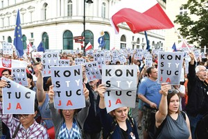 Lenkijos valdžios užsispyrimas stumia šalį į politinę bedugnę