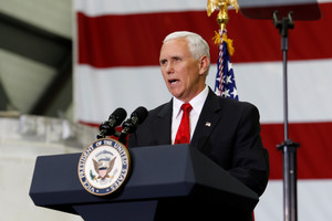 Per vizitus Estijoje, Gruzijoje ir Juodkalnijoje Mike'as Pence'as aptars NATO ir Rusijos klausimus