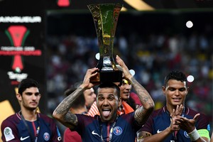 Prancūzijos futbolo sezono atidarymo rungtynėse sužibėjo Dani Alvesas