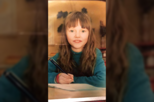 Ar atpažįstate, kokia gerai žinoma moteris nuotraukoje?