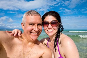 Dukra pakraupo kompiuteryje radusi saldžias tėvo žinutes