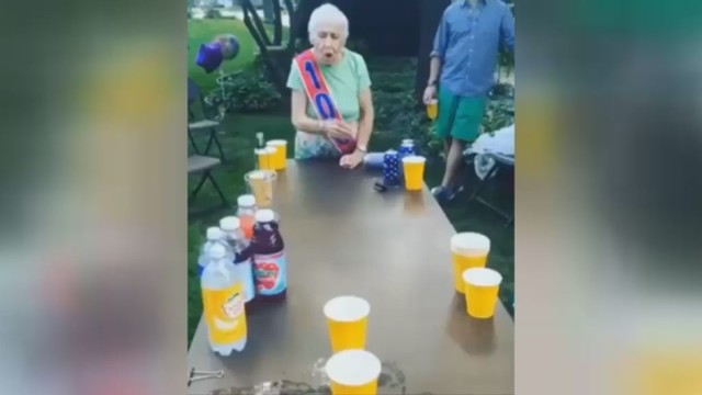 Močiutė, kuri savo 100-ąjį gimtadienį švenčia dar siautulingiau nei paaugliai