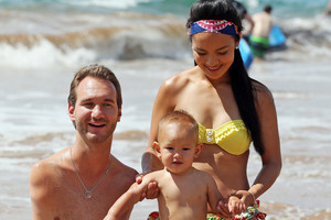 Be rankų ir be kojų gimusio oratoriaus Niko Vujičičiaus žmona laukiasi dvynukų