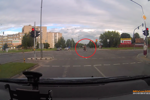 Dviratininko poelgis paliko be žado: vairuotojas iš karto būtų likęs be teisių