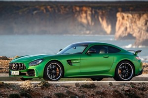 Lietuvoje pasirodė retas, įspūdingos galios „Mercedes-Benz AMG GT R“