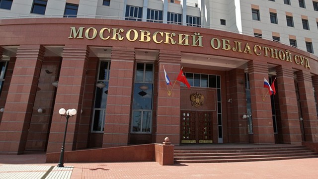 Paviešinti vaizdai iš susišaudymo Maskvos teisme: išvežami kūnai