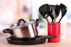 Kaip dažnai reikia keisti puodus ir keptuves?