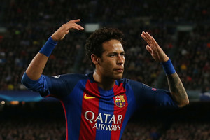 Pakeliui į Paryžių: Neymaras atsisveikino su komandos draugais „Barcelona“ ekipoje