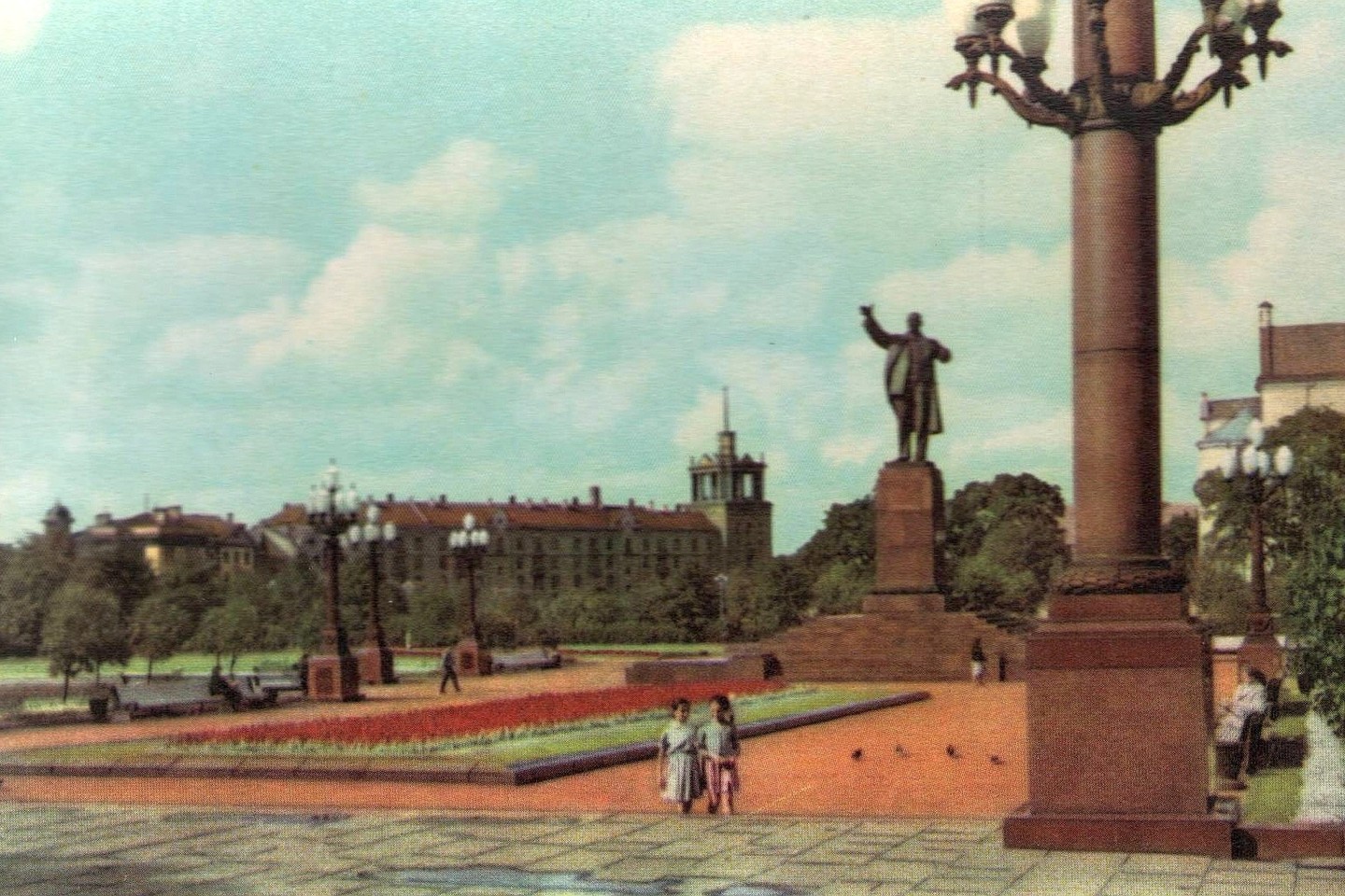  Lenino paminklas sovietmečio Vilniuje.<br> Senas atvirukas.