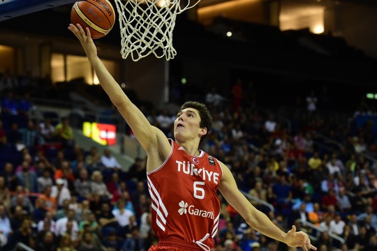 Be pratęsimo: Turkija po penkių kėlinių įveikė Šveicariją