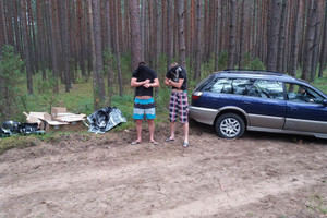 Du nevykėliai su kontrabanda sprukdami nuo pasieniečių sudaužė savo mašiną