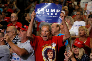 Tyrimo dėl Rusijos spaudžiamas Donaldas Trumpas vėl bando suvilioti rinkėjus