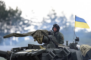 Vašingtonas svarsto galimybę tiekti ginklus Ukrainai