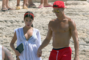 Nėščia Cristiano Ronaldo mylimoji pirmą kartą prakalbo apie pažintį su žvaigžde ir vaikus