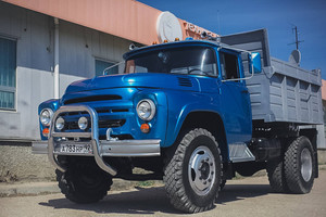 Ruso perdarytas ZIL stulbina salono įranga ir kūrėjo išmone