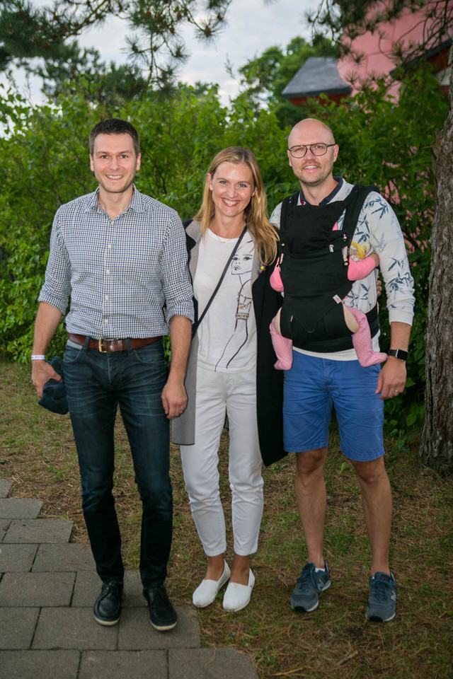 IBM vadovaujantis konsultantas Gitnautas Ščerpavičius (dešinėje) su žmona Irtautė ir „Kauno tiltų“ finansų direktorius Raimondas Poleninas. <br> G.Bitvinsko nuotr.