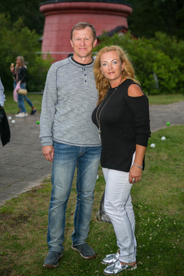 „Mikrovisatos“ valdybos pirmininkas Aivaras Kavaliauskas su žmona Jurga. <br> G.Bitvinsko nuotr.