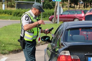 Reidas Šiauliuose: greičio mėgėjai, girtas dviratininkas ir netikėtas eismo įvykis