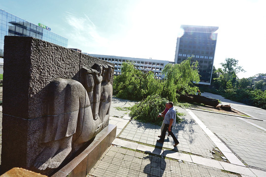 Leniną išvežė į Grūto parką. O kur dėti „Revoliuciją“, „Taiką“ ir „Darbą“?