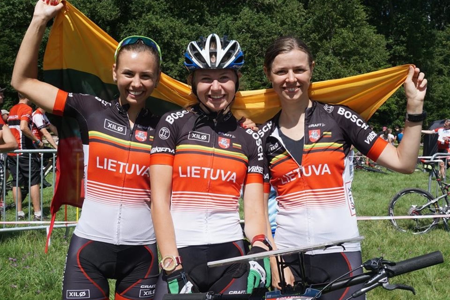 Lietuvos moterų komanda, kurią sudarė Gabrielė Andrašiūnienė, Karolina Mickevičiūtė-Juodišienė ir Algirda Zaliauskaitė, kovojo iki pat finišo dėl vicečempionių titulo su Čekijos atstovėmis.