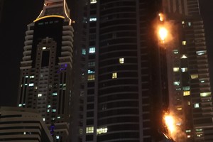 Dubajuje liepsnojo dar vienas dangoraižis
