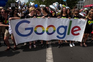 Skandalas „Google" darbuotojo kritika „įvairovės iniciatyvoms" įmonėje sukėlė skandalą