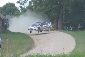 Neįtikėtinas Vaidoto Žalos šuolis Rokiškio ralyje kelia bangas internete