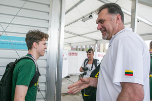 Bronzą parvežusius jaunuosius krepšininkus Kaune sutiko ir Arvydas Sabonis