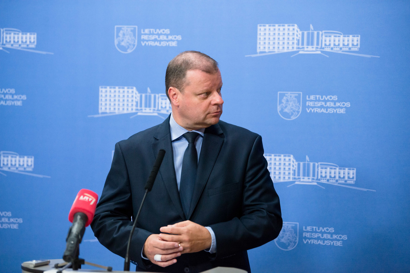 Premjeras Saulius Skvernelis susitiko su Kauno tardymo izoliatoriaus vyriausiaja buhaltere Rasa Kazėniene.<br> J.Stacevičiaus nuotr.