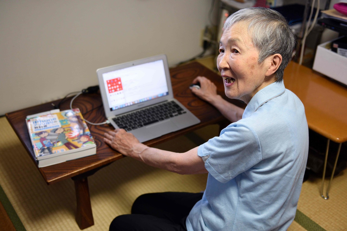 Japonė pati kuria programėles.