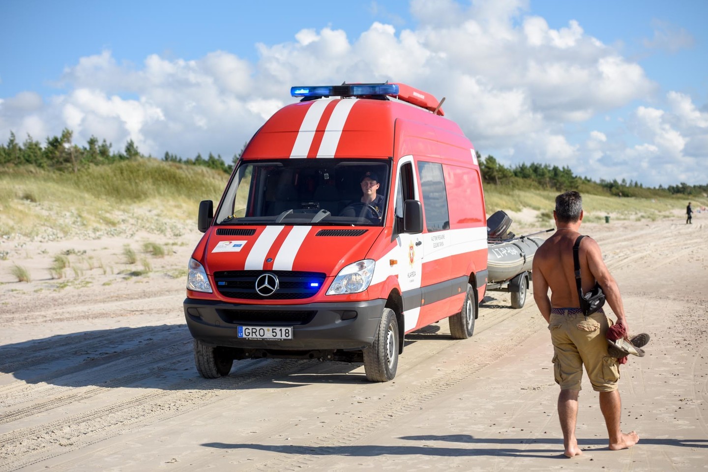  Tragedija Baltijoje: nuskendo berniukas ir jo tėvas, kitas vaikas ieškomas.<br> D.Umbraso nuotr.
