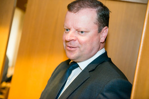 Premjeras: reikia spręsti klausimą dėl dvigubos pilietybės įteisinimo, o ne kurti naujadarus