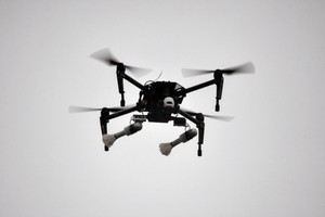 JAV karinėms bazėms suteiktas leidimas numušinėti bepilotes skraidykles