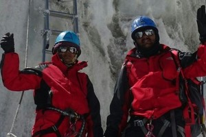 Indijoje iš tarnybos policijoje atleisti apie įkopimą į Everestą melavę sutuoktiniai
