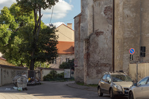 Pranciškonai iškraustė barą „7 Fridays“, o kokia jų veiklos Vilniuje istorija