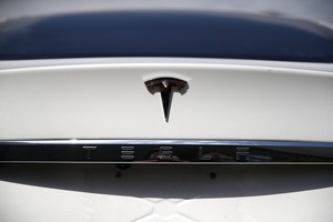 Elonas Muskas paskelbė svarbią žinią apie ruošiamą „Model Y“ visureigį
